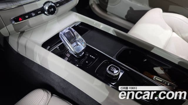 Volvo XC60 2024 — Photo 18/37