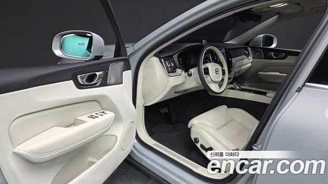 Volvo XC60 2024 — Photo 10/37
