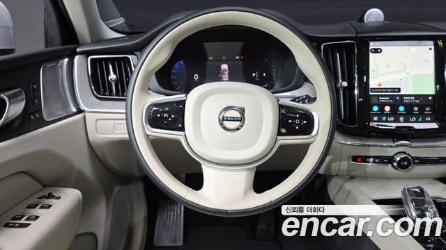 Volvo XC60 2024 — Photo 12/37