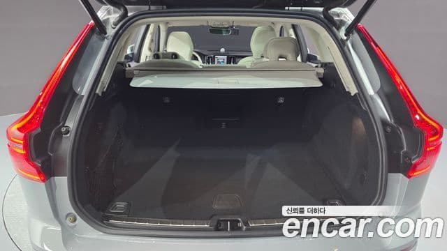 Volvo XC60 2024 — Photo 1/37