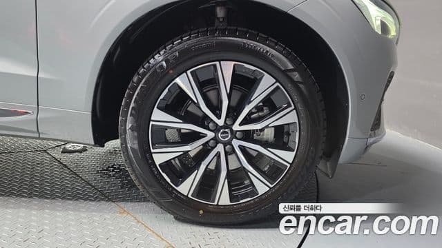 Volvo XC60 2024 — Photo 13/37