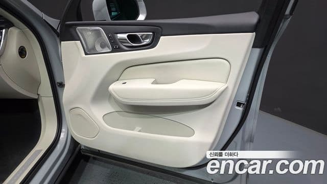 Volvo XC60 2024 — Photo 28/37