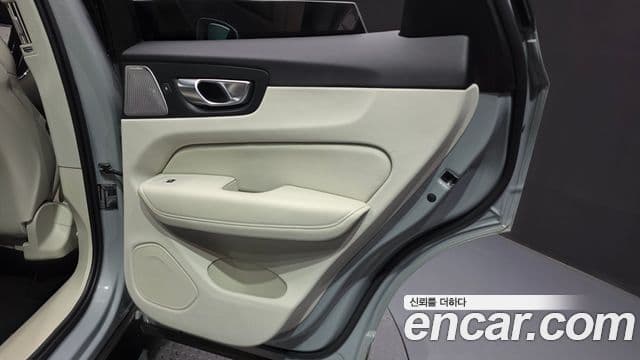 Volvo XC60 2024 — Photo 25/37