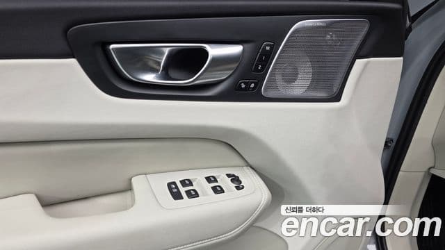 Volvo XC60 2024 — Photo 6/37