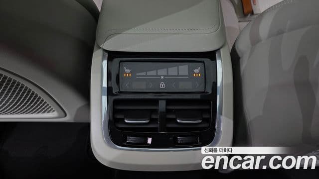 Volvo XC60 2024 — Photo 33/37