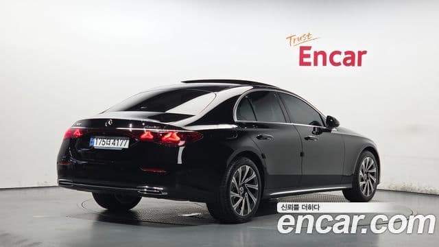 Mercedes-Benz E-Class 2025 — ფოტო 17/34