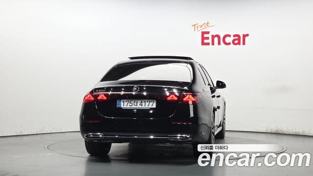 Mercedes-Benz E-Class 2025 — ფოტო 21/34