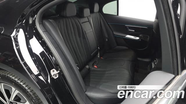 Mercedes-Benz E-Class 2025 — ფოტო 33/34