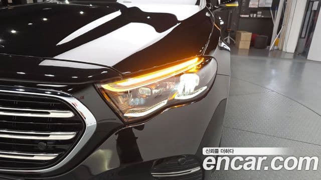 Mercedes-Benz E-Class 2025 — ფოტო 25/34