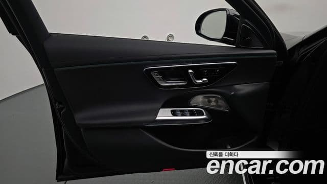 Mercedes-Benz E-Class 2025 — ფოტო 34/34