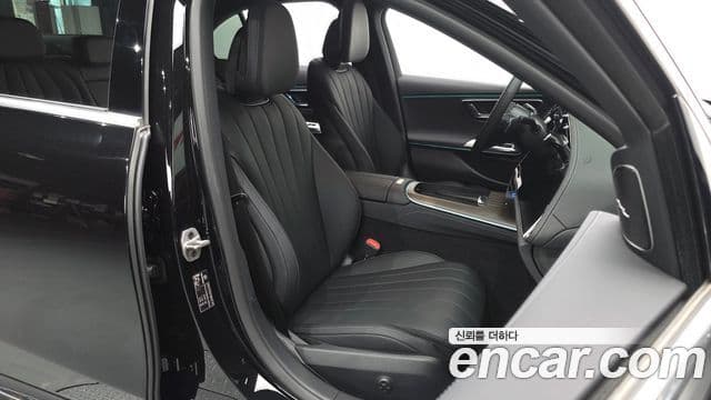 Mercedes-Benz E-Class 2025 — ფოტო 26/34