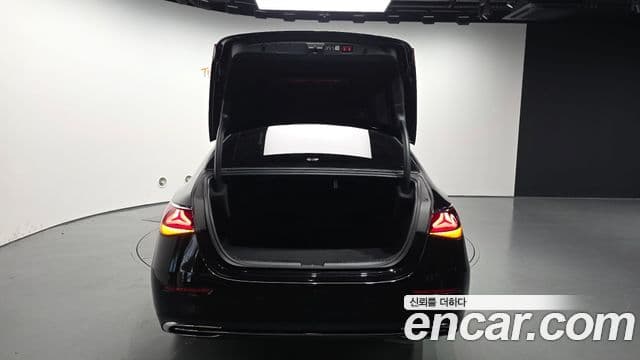 Mercedes-Benz E-Class 2025 — ფოტო 20/34