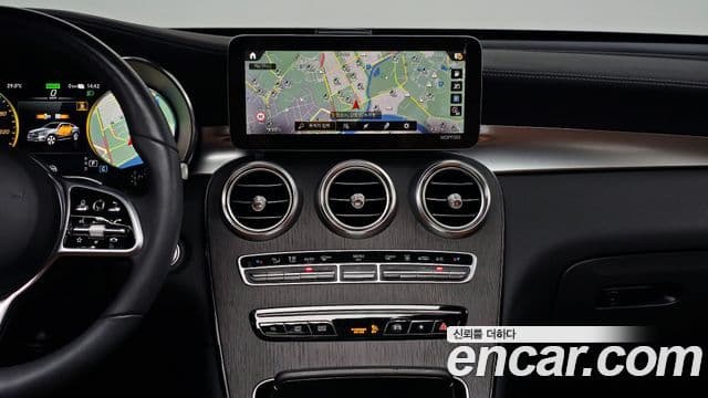 Mercedes-Benz GLC-Class 2022 — ფოტო 29/37