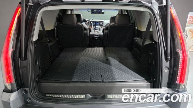 Cadillac Escalade 2019 — Фото 18/20