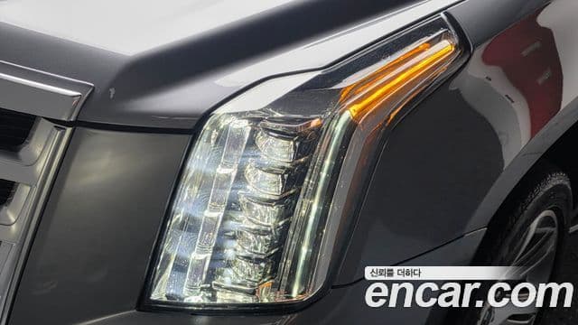 Cadillac Escalade 2019 — Şəkil 37/40