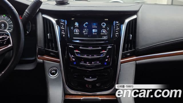 Cadillac Escalade 2019 — Şəkil 32/40