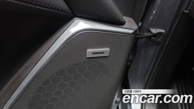 Cadillac Escalade 2019 — Şəkil 38/40