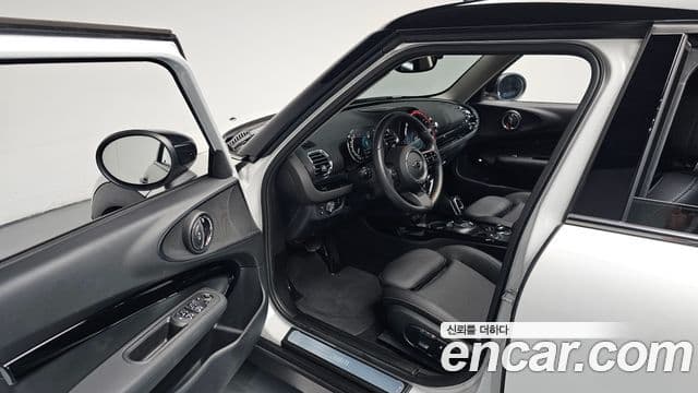 Mini Cooper Clubman 2023 — Photo 27/31