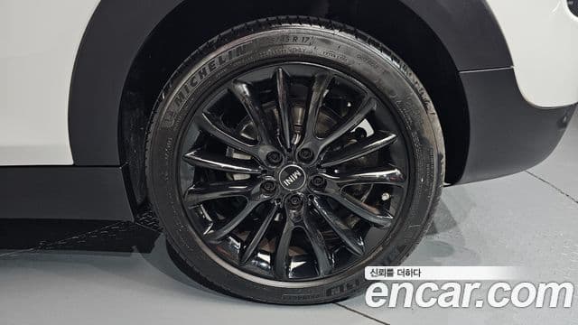 Mini Cooper Clubman 2023 — Photo 28/31