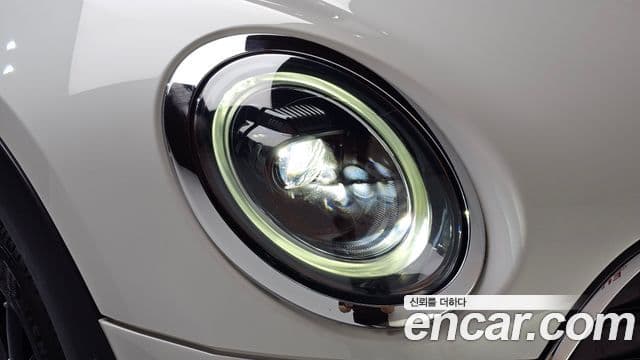 Mini Cooper Clubman 2023 — Photo 4/31
