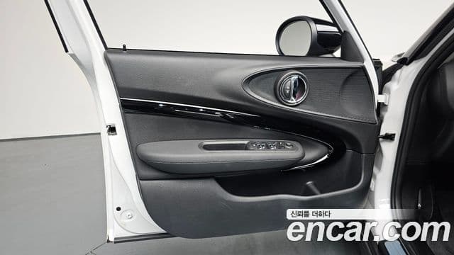Mini Cooper Clubman 2023 — Photo 5/31