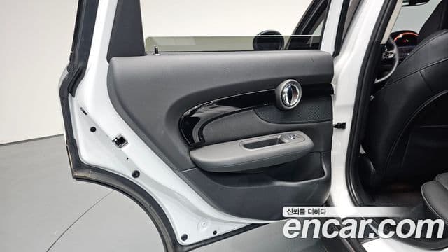 Mini Cooper Clubman 2023 — Photo 12/31