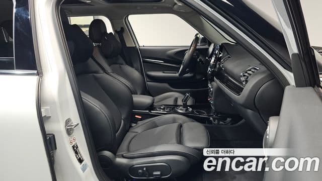 Mini Cooper Clubman 2023 — Photo 29/31
