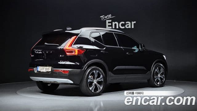 Volvo XC40 2022 — Фото 2/20