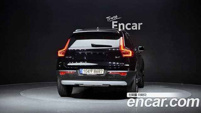 Volvo XC40 2022 — Фото 4/20