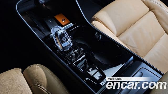 Volvo XC40 2022 — Фото 9/20