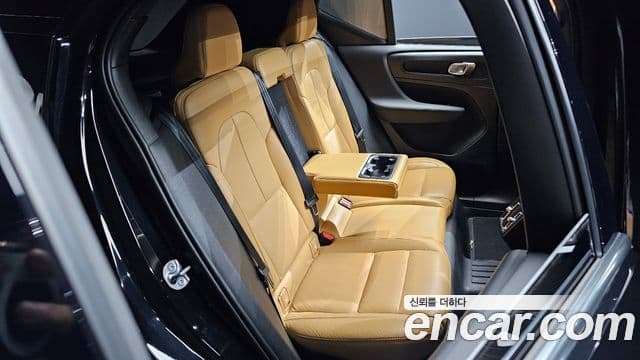 Volvo XC40 2022 — Фото 11/20