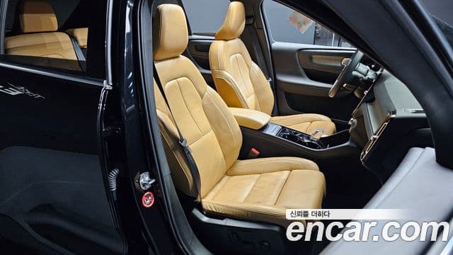 Volvo XC40 2022 — Фото 12/20