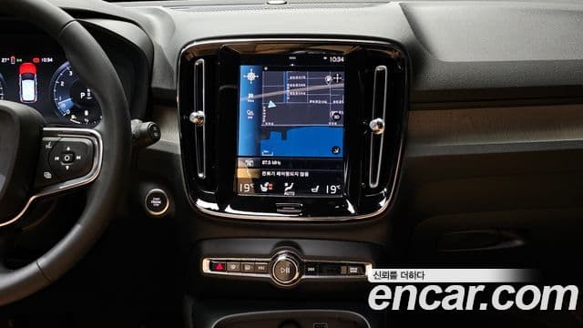 Volvo XC40 2022 — Фото 14/20