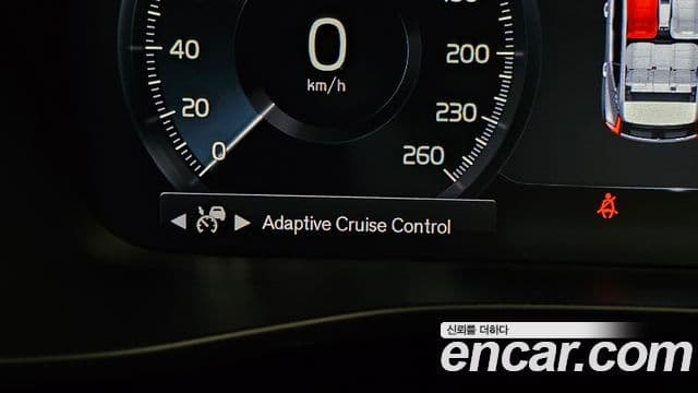 Volvo XC40 2022 — Фото 17/20