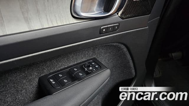 Volvo XC40 2022 — ფოტო 25/40