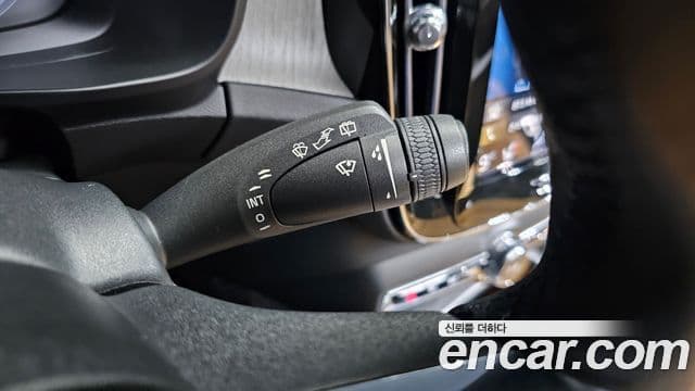 Volvo XC40 2022 — ფოტო 35/40