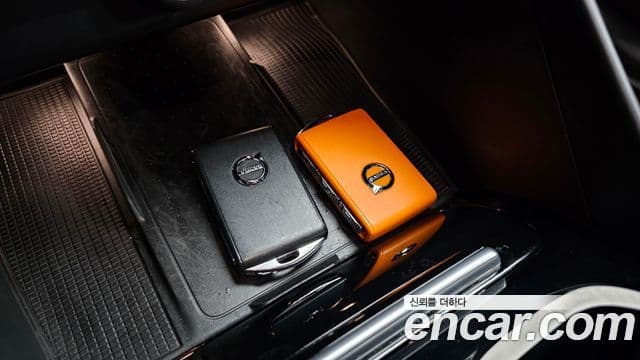 Volvo XC40 2022 — ფოტო 16/40