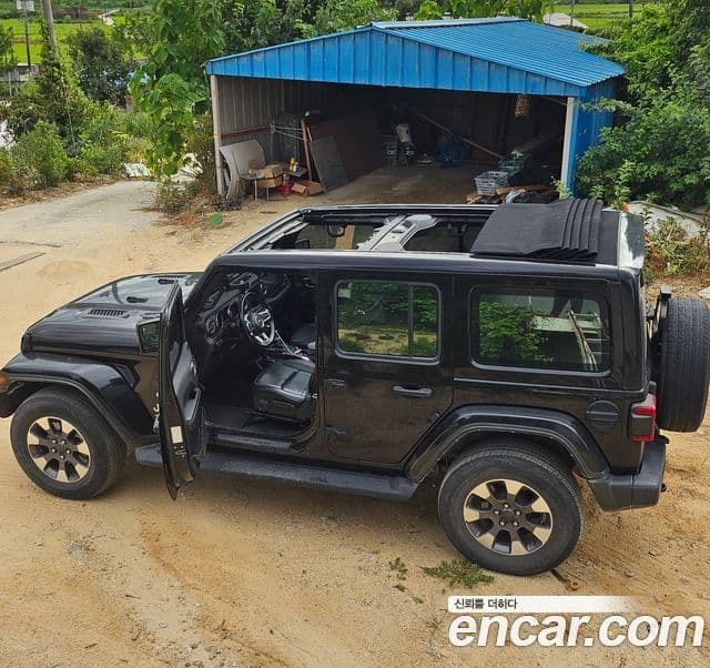 Jeep Wrangler 2021 — Photo 1/10