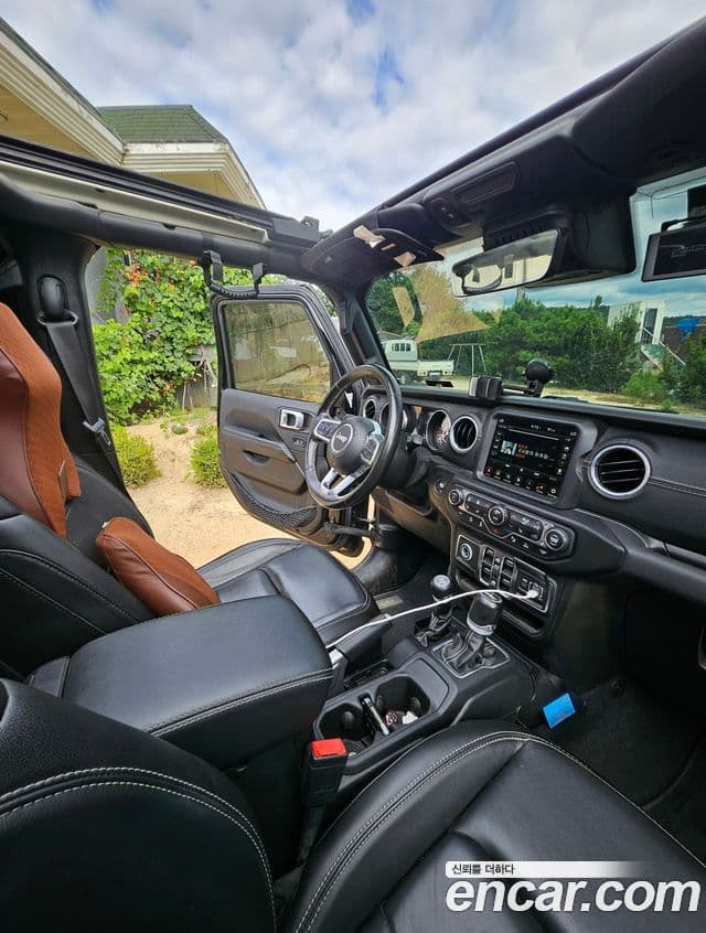 Jeep Wrangler 2021 — Photo 10/10
