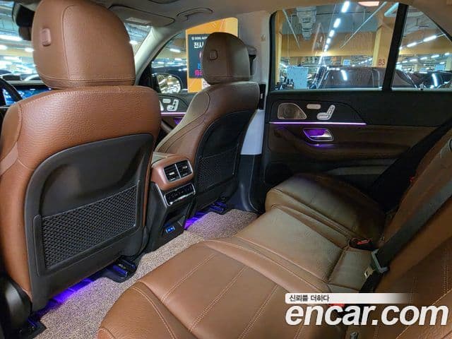 Mercedes-Benz GLE-Class 2025 — Photo 18/20