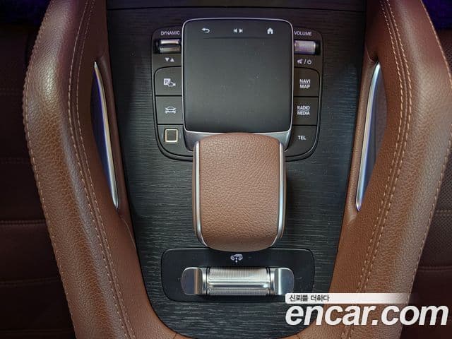 Mercedes-Benz GLE-Class 2025 — Photo 15/20