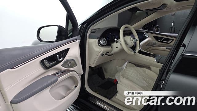 Mercedes-Benz EQS SUV 2023 — ფოტო 14/35