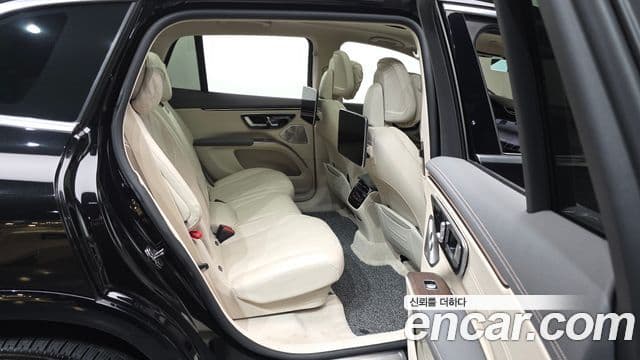 Mercedes-Benz EQS SUV 2023 — ფოტო 32/35