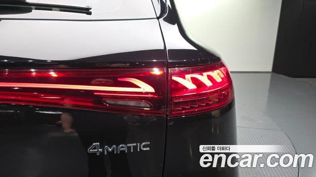 Mercedes-Benz EQS SUV 2023 — ფოტო 19/35