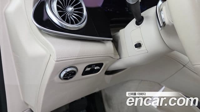 Mercedes-Benz EQS SUV 2023 — ფოტო 31/35