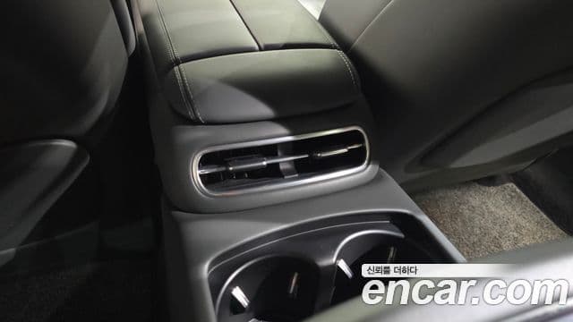Genesis G90 2023 — ფოტო 10/42