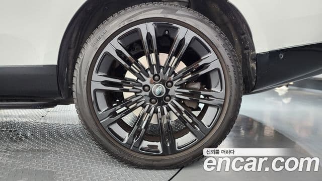 Land Rover Range Rover 2024 — ფოტო 21/39