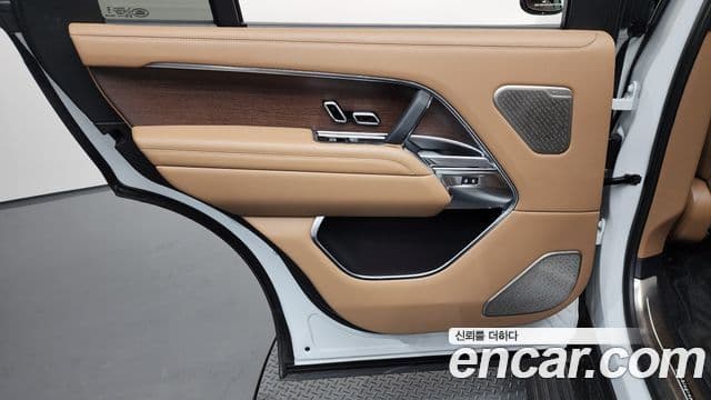 Land Rover Range Rover 2024 — ფოტო 25/39