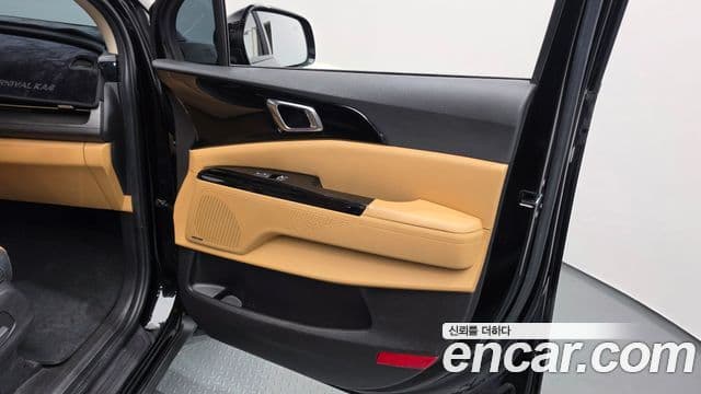 Kia Carnival 2021 — Şəkil 16/34