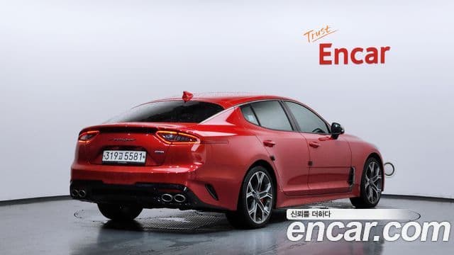 Kia Stinger 2020 — Фото 2/20